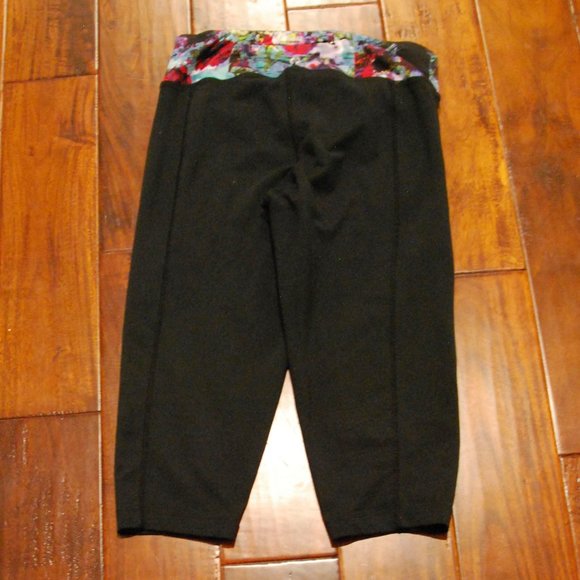 Jockey Cropped Yoga Pants - Picture 2 of 3